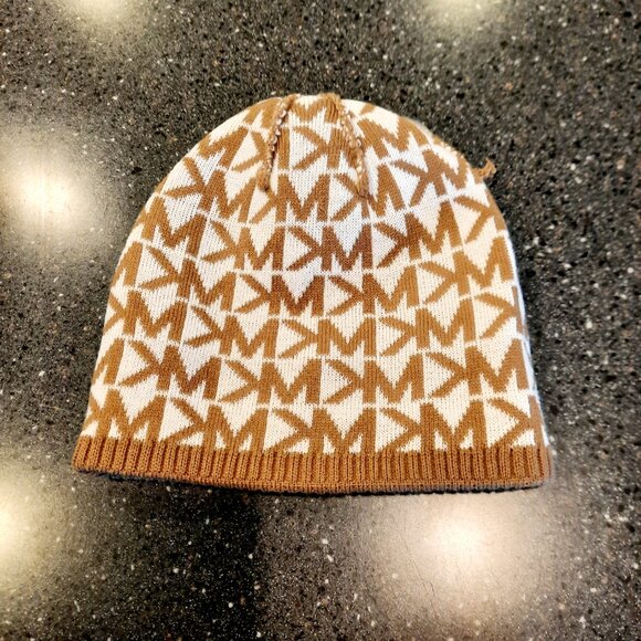 Like NEW Michael Kors Signature Logo Beanie in Camel - Picture 5 of 6